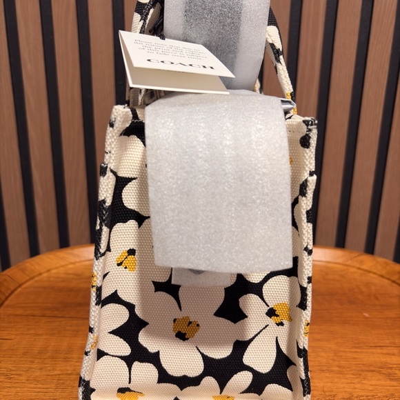 Coach Black and Cream Floral Backpack Cargo Tote 26 With Floral Print - Picture 6 of 10